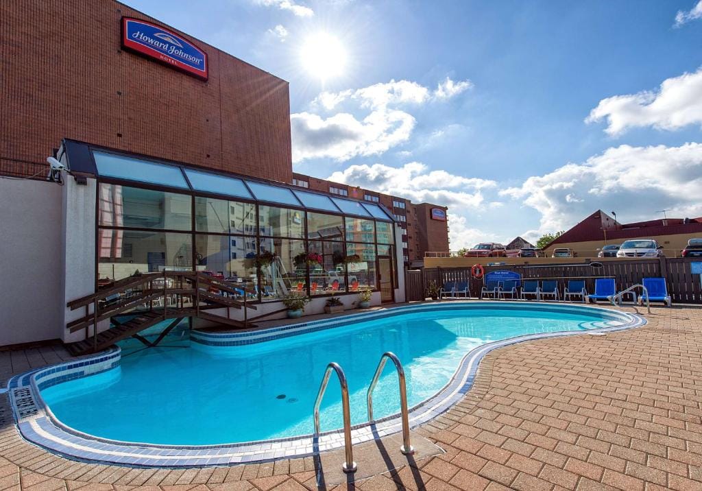 Howard Johnson Plaza by Wyndham by the Falls Niagara Falls — 4
