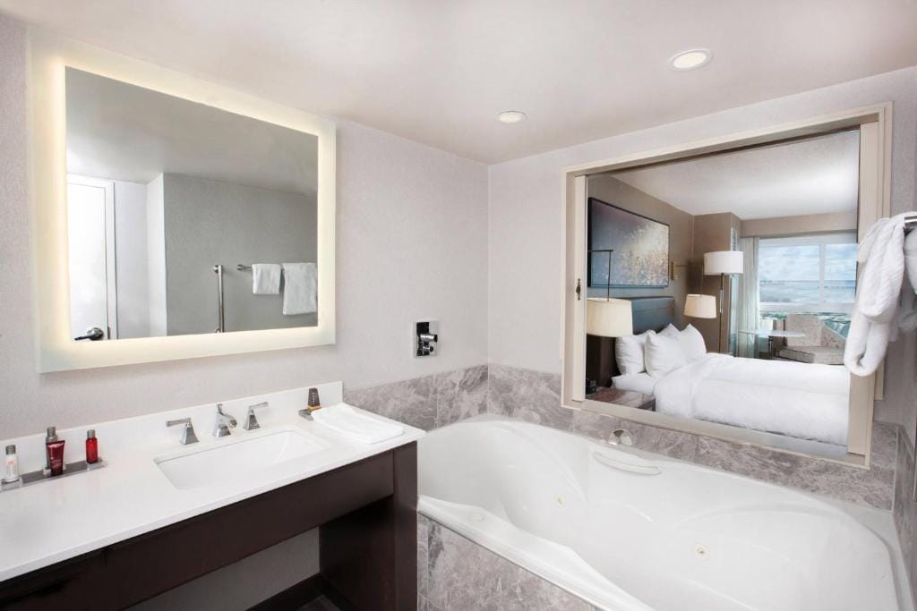 Niagara Falls Marriott Fallsview Hotel & Spa — 3