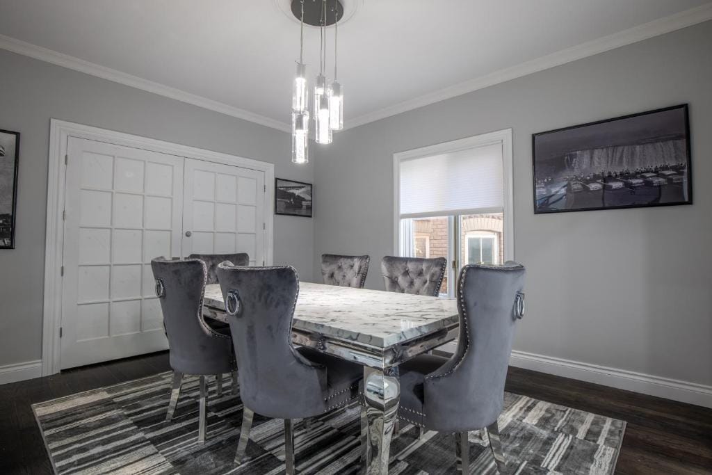 Niagara Luxury Suites — 4