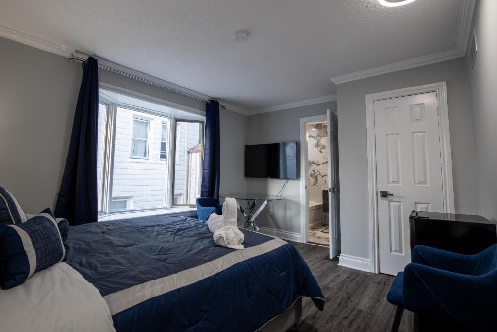 Niagara Luxury Suites — 5