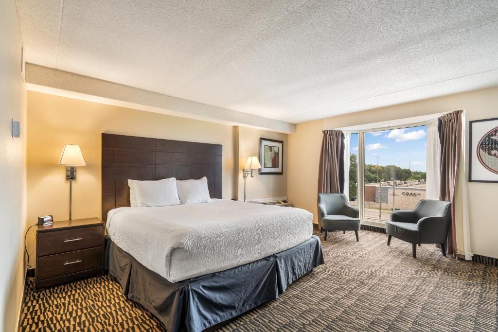 Ramada Plaza by Wyndham Niagara Falls — 2