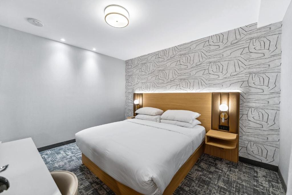 Tower Hotel at Fallsview — 4