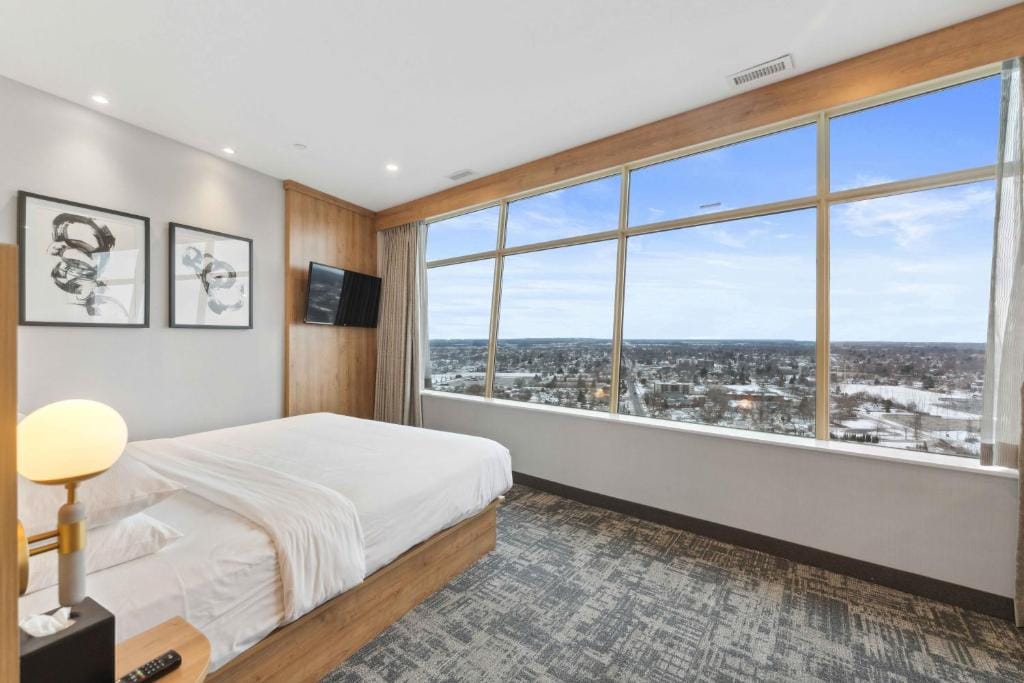 Tower Hotel at Fallsview — 5