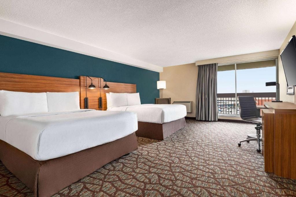 Wyndham Garden Niagara Falls Fallsview — 2