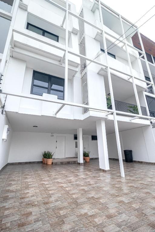 ESHEL SUITES PANAMA — 4