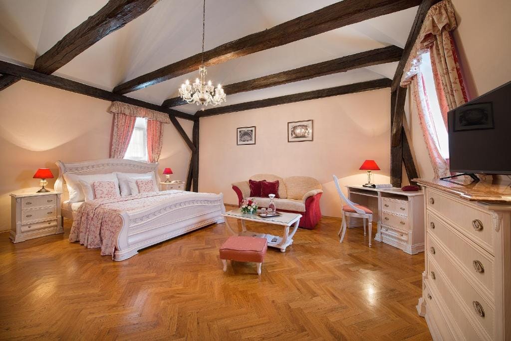 Boutique Hotel Constans — 1