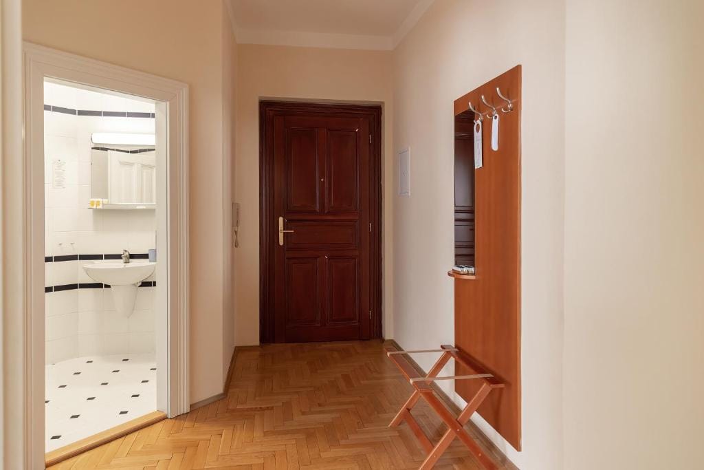 Sibelius Apartments Prague - Art Nouveau Residence 1902 — 4