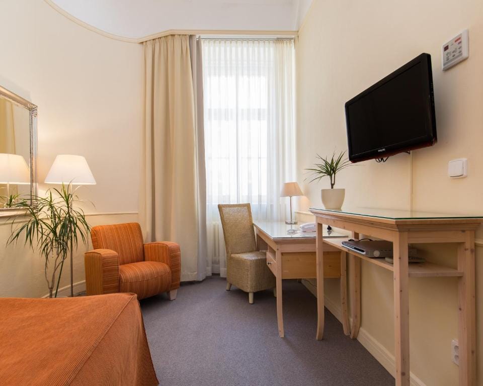 Unitas Hotel — 5