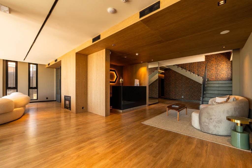 Bravo Hotel — 4