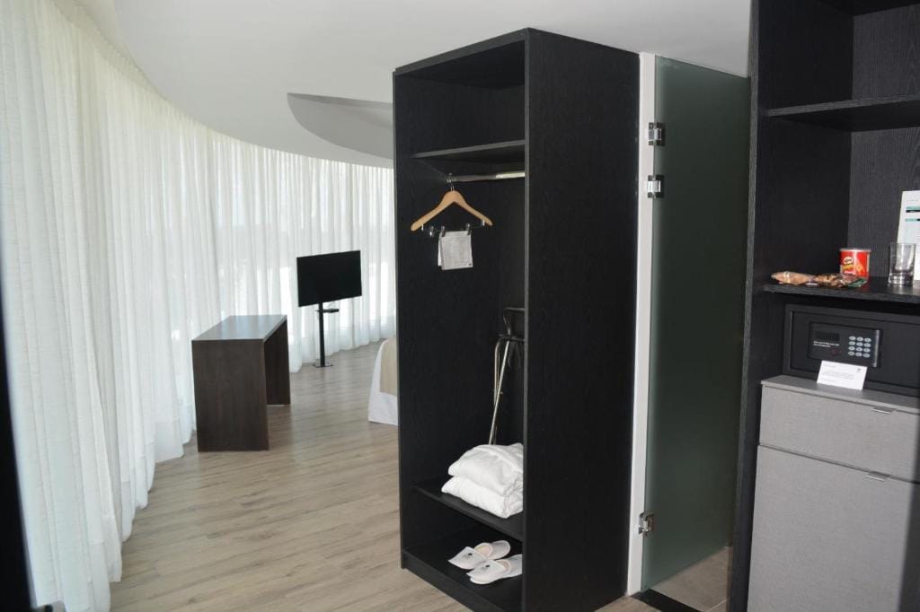 Don Hotel — 3