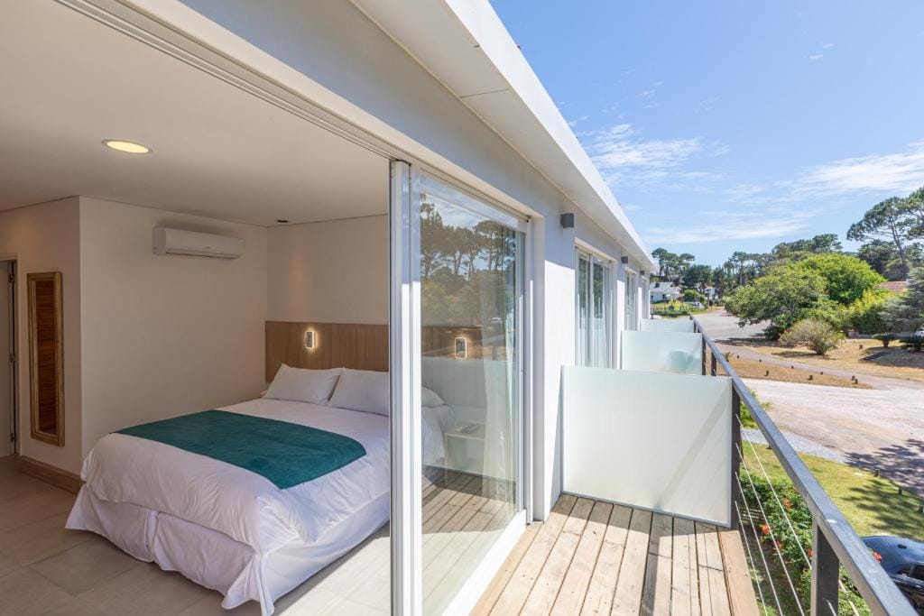 Live Hotel Boutique (Adults only) — 2