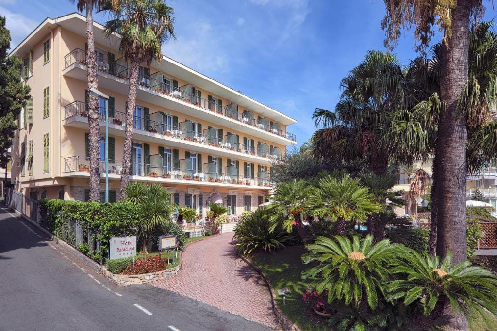Hotel Paradiso — 4