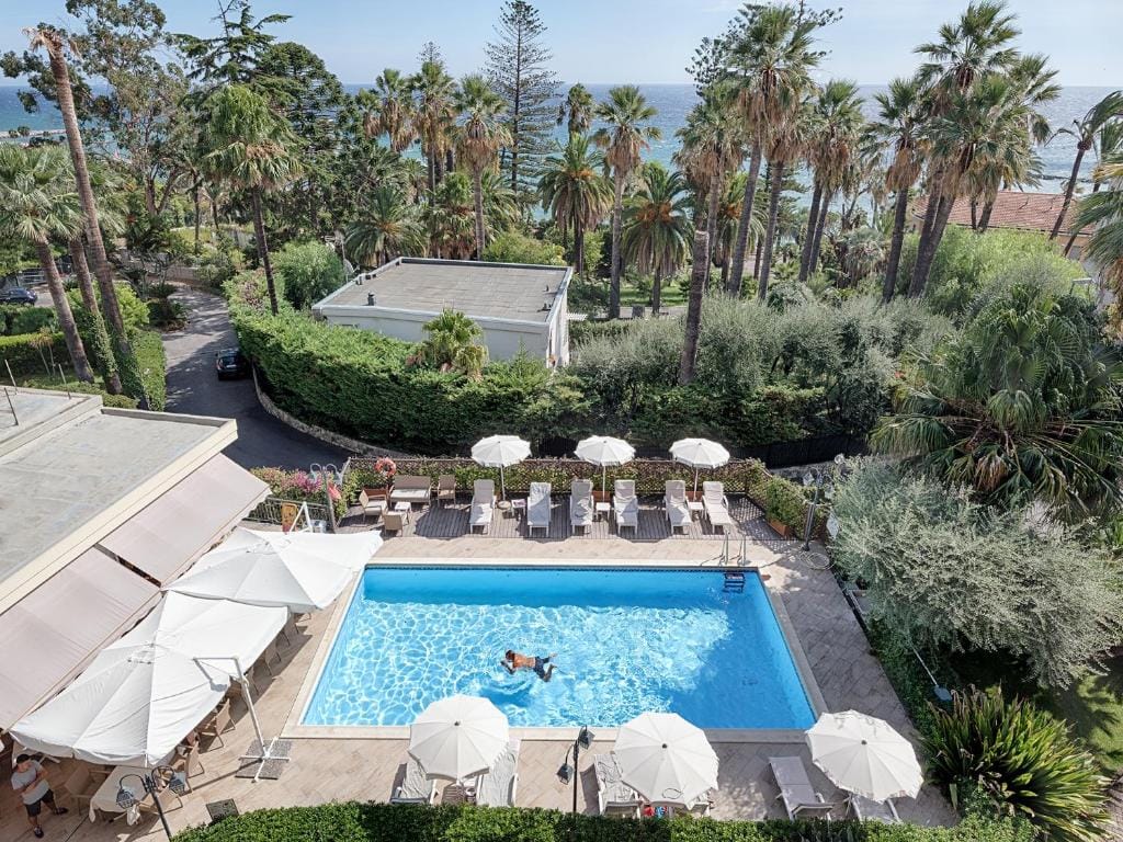 Hotel Paradiso — 5