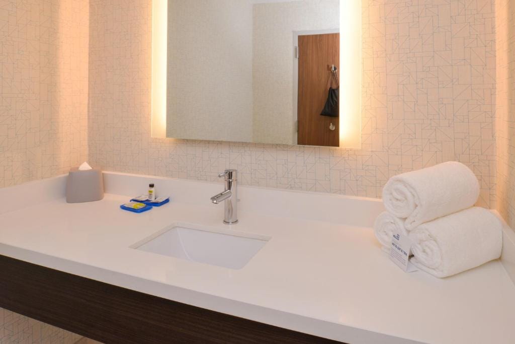 Holiday Inn Express & Suites - Shreveport - Downtown by IHG — 4