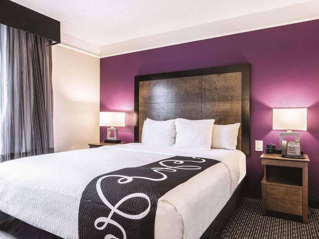 La Quinta Inn & Suites by Wyndham Shreveport Airport — 1
