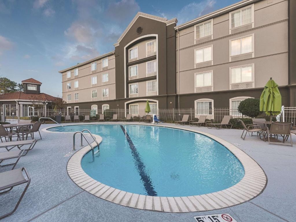 La Quinta Inn & Suites by Wyndham Shreveport Airport — 2