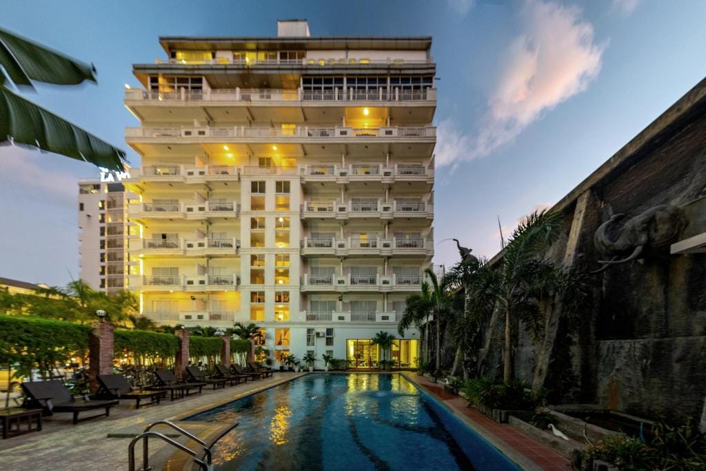 Aristocrat Residence & Hotel — 3