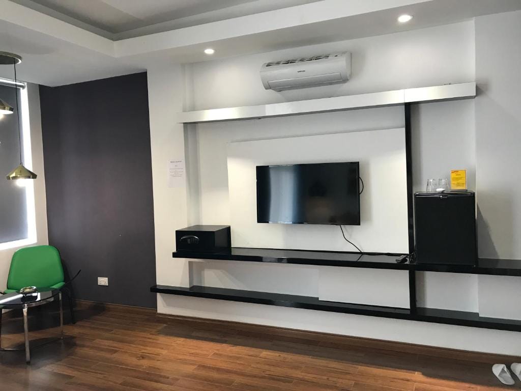 Benny's City Hotel — 4