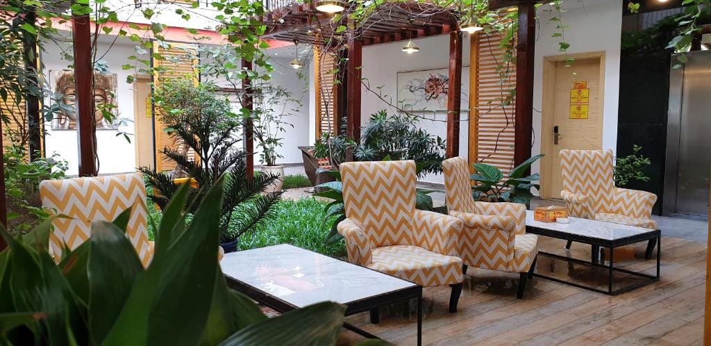 Benny's City Hotel — 5
