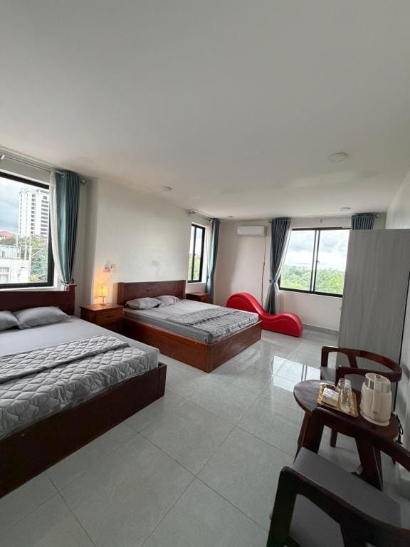 J&Q Hotel — 1