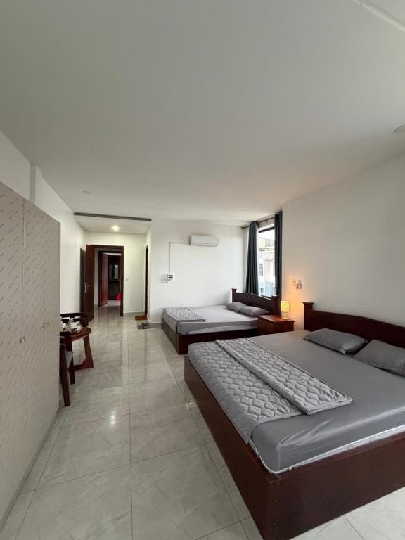 J&Q Hotel — 2