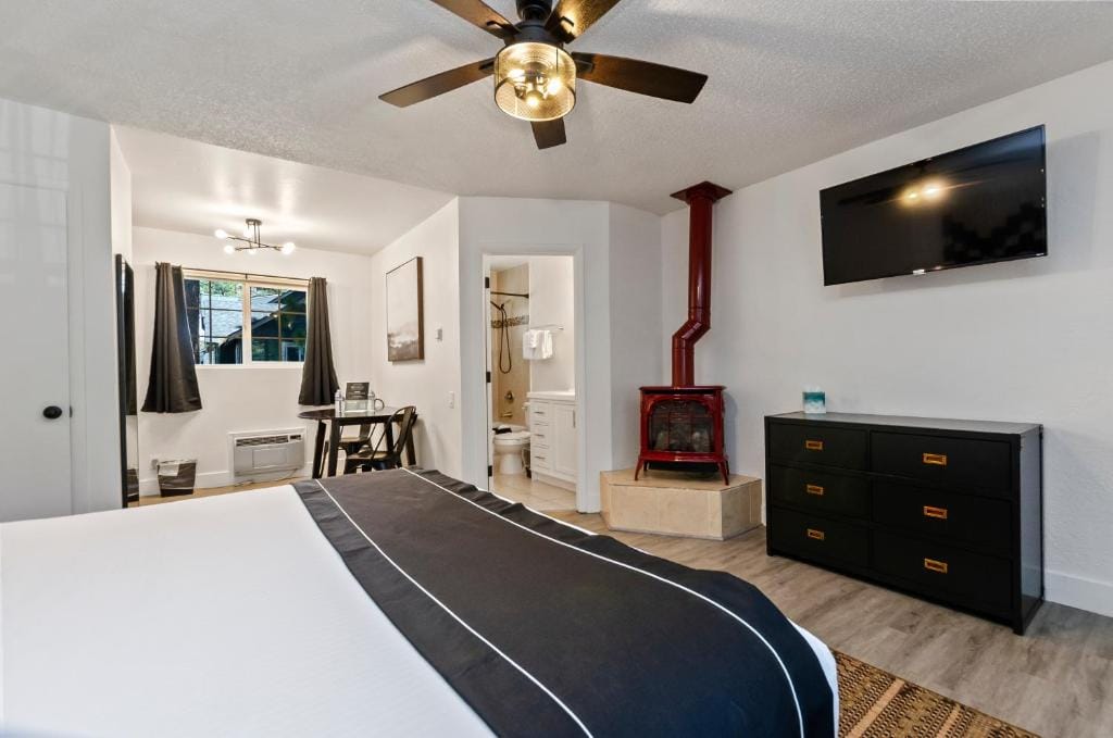 The Jeffrey Hotel — 3