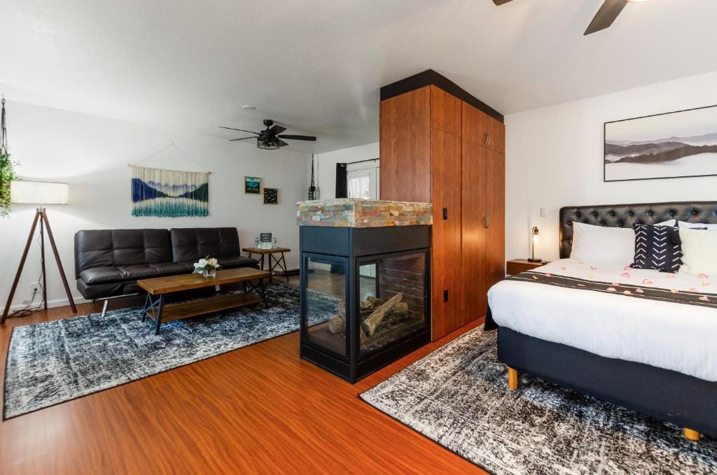 The Jeffrey Hotel — 4