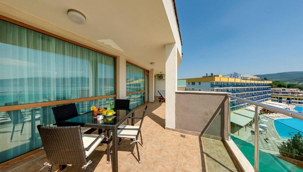 Briz Beach Apartments — 1