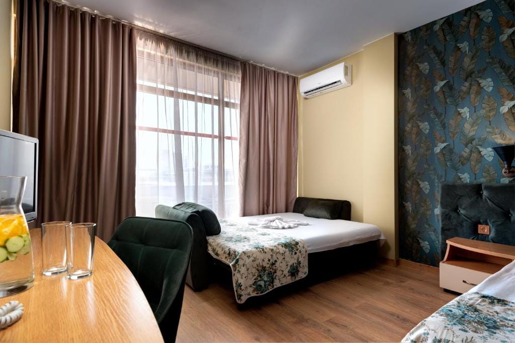 Hotel Avenue — 5