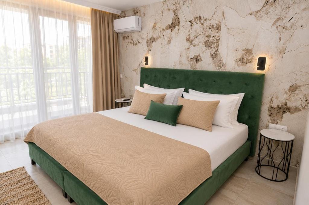 Hotel Central — 5