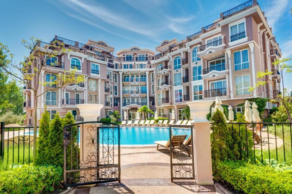 Izida Palace Apartments — 1