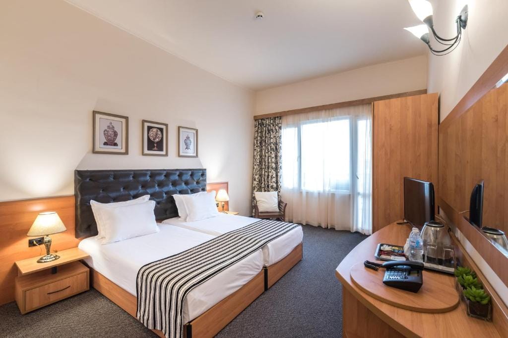 Lotus Family Hotel - Free Parking — 2