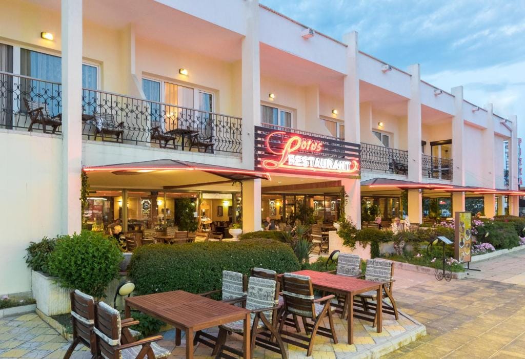 Lotus Family Hotel - Free Parking — 5