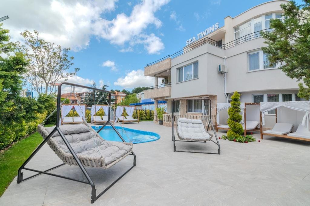 Sea Twins Luxury Aparthotel - 150 m from the beach — 1