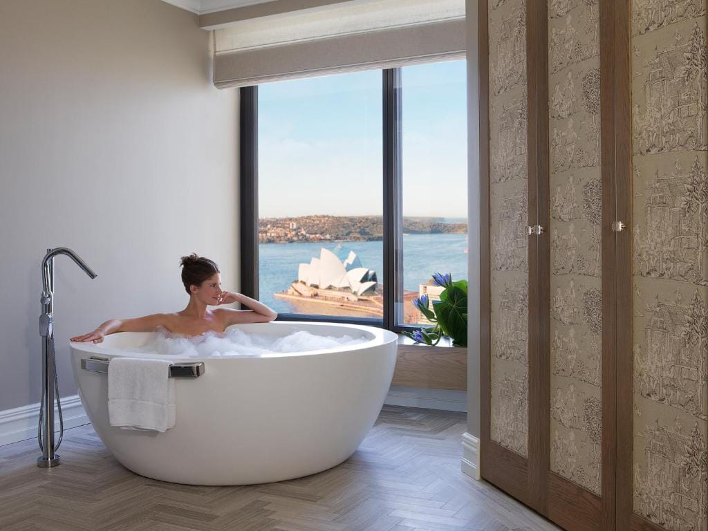 Four Seasons Hotel Sydney — 3