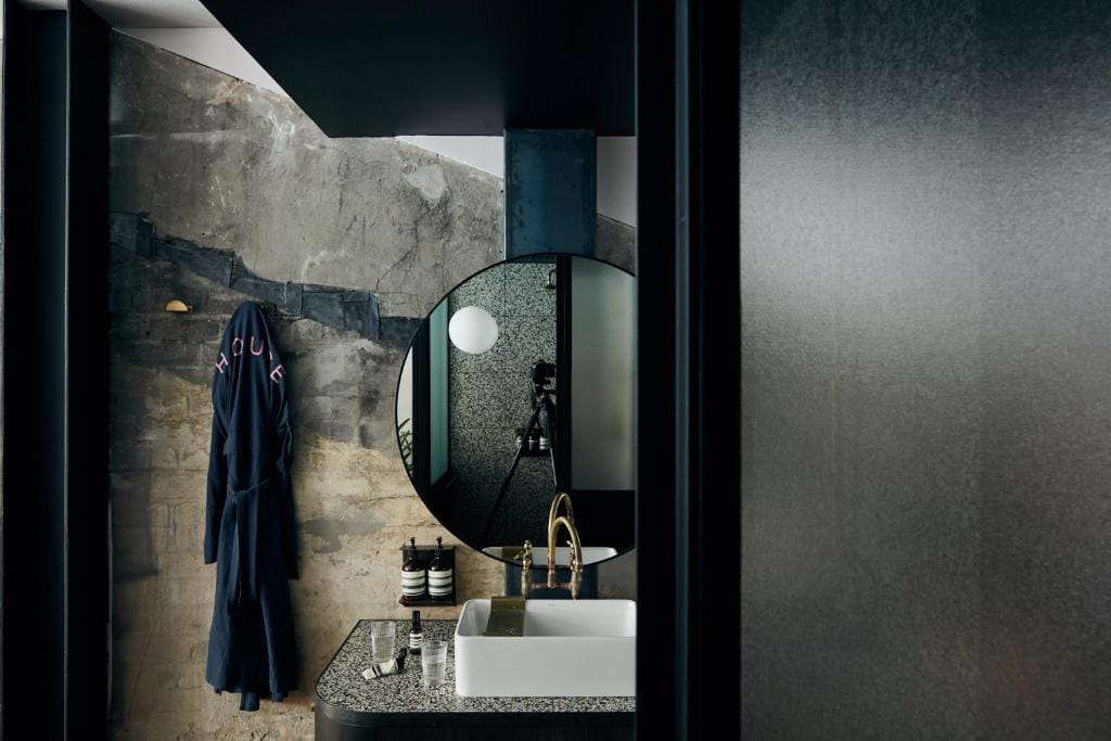 Paramount House Hotel — 3