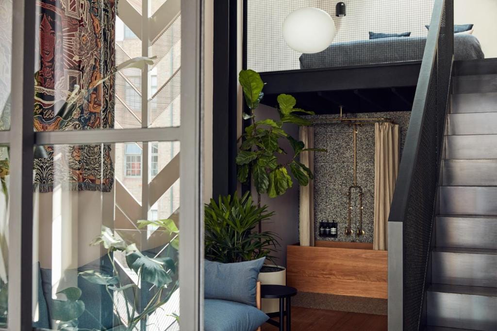 Paramount House Hotel — 4