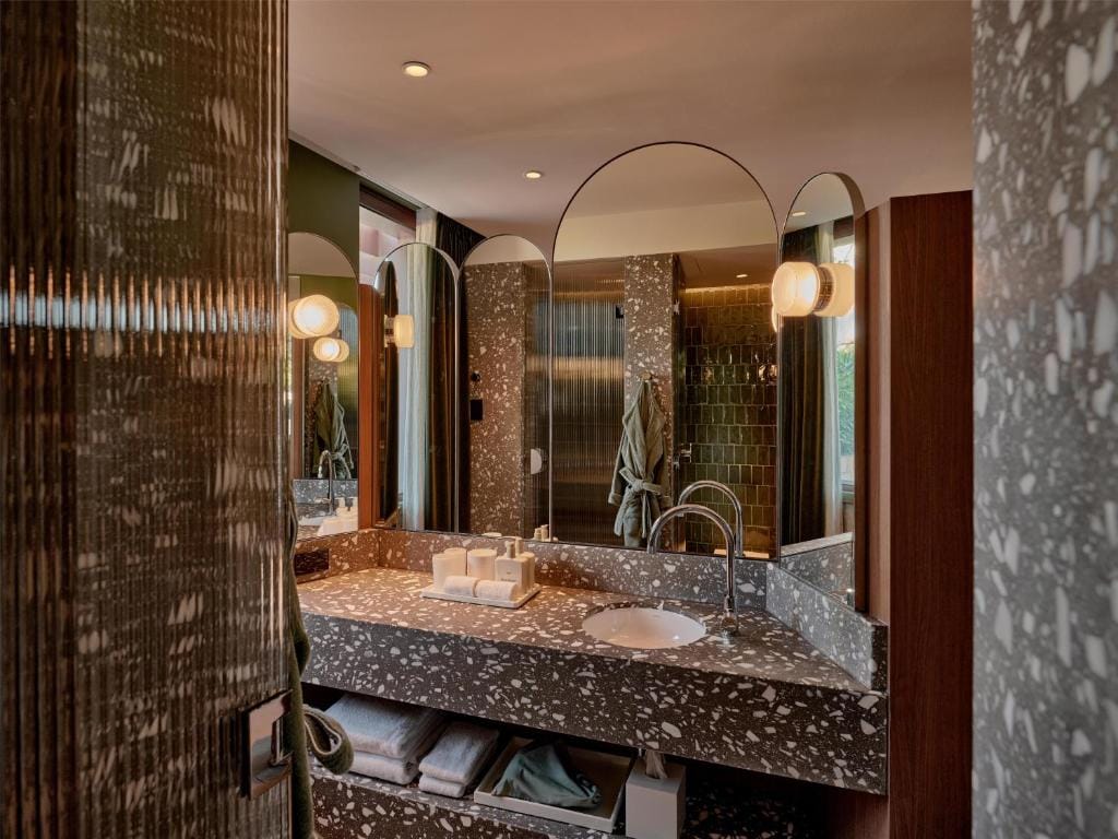 The EVE Hotel Sydney — 3