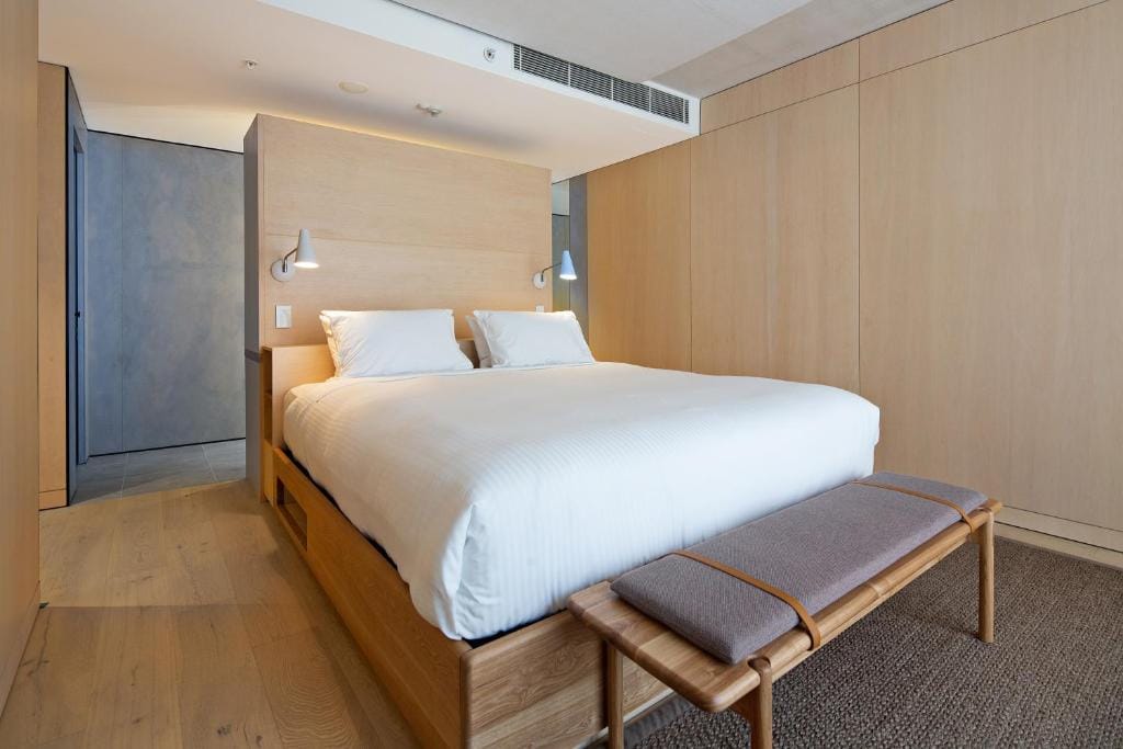 Zara Tower – Luxury Suites and Apartments — 1