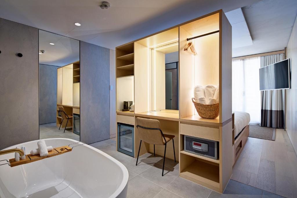 Zara Tower – Luxury Suites and Apartments — 2